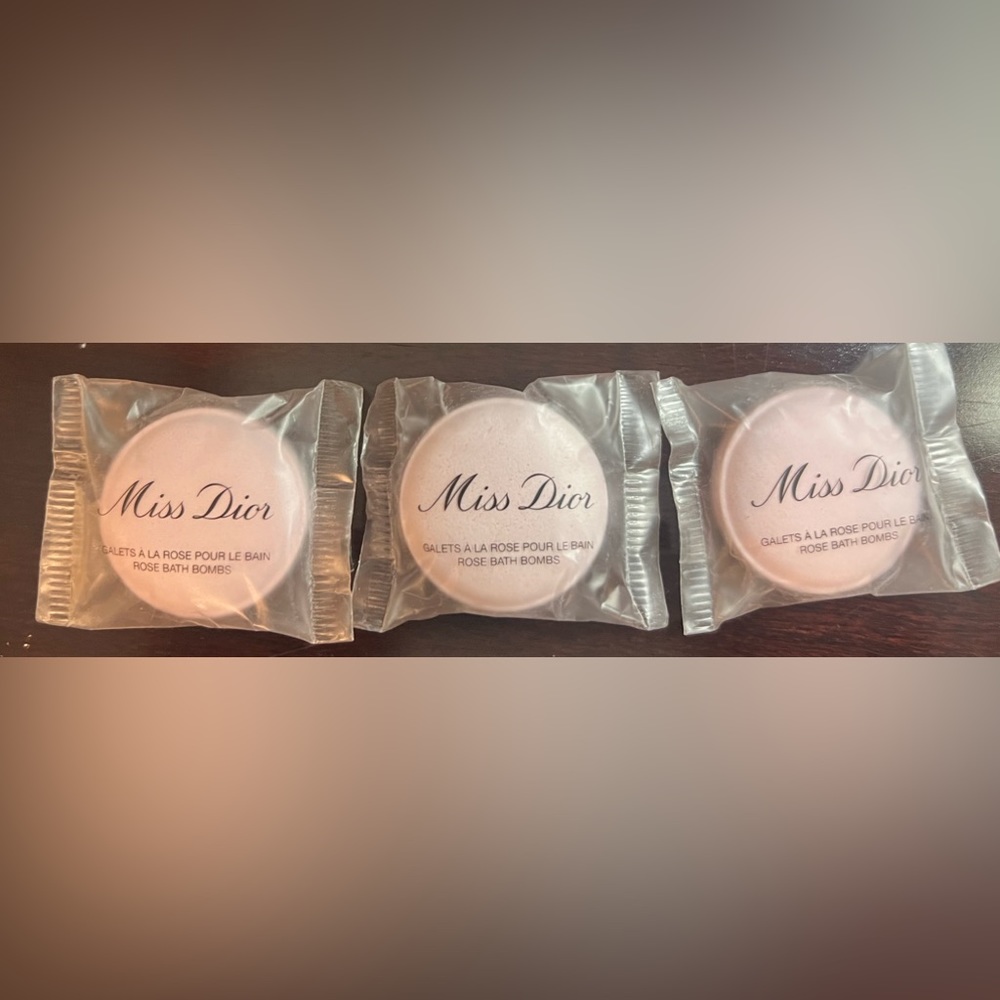 Christian Dior Beaute Light Pink Drawstring Pouch and three Miss Dior Bath Bombs - Picture 3 of 4